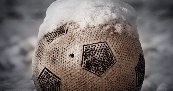 piłka nożna śnieg